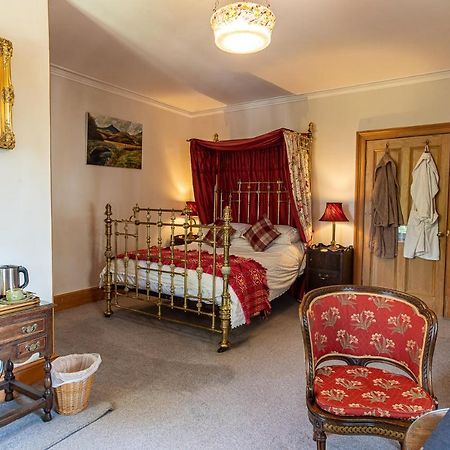 Taldraeth - Old Vicarage Guest House Penrhyndeudreath Екстериор снимка