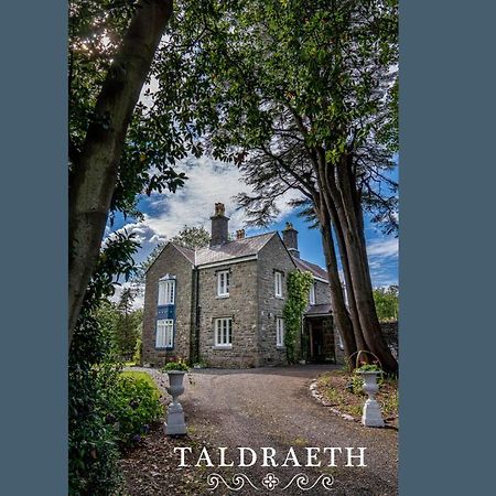Taldraeth - Old Vicarage Guest House Penrhyndeudreath Екстериор снимка