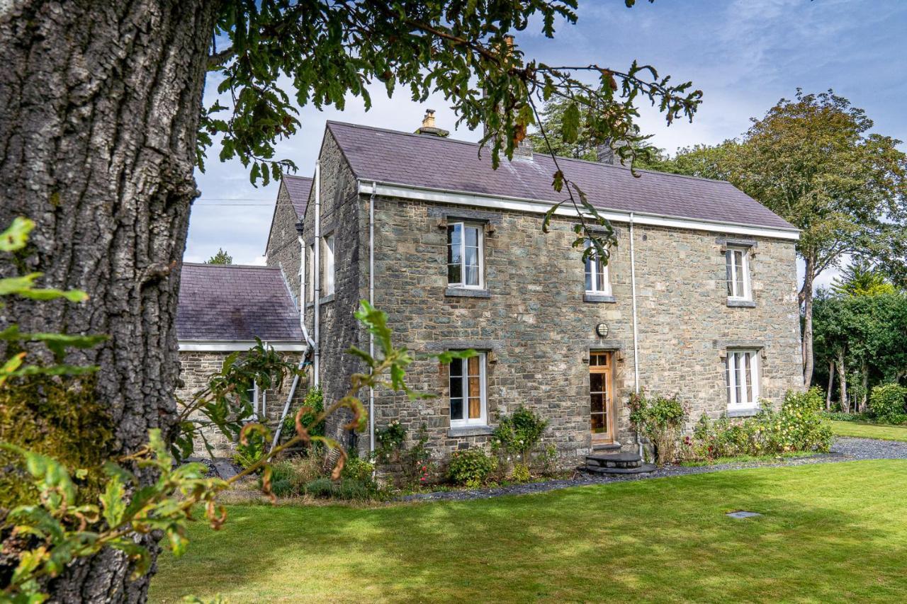 Taldraeth - Old Vicarage Guest House Penrhyndeudreath Екстериор снимка