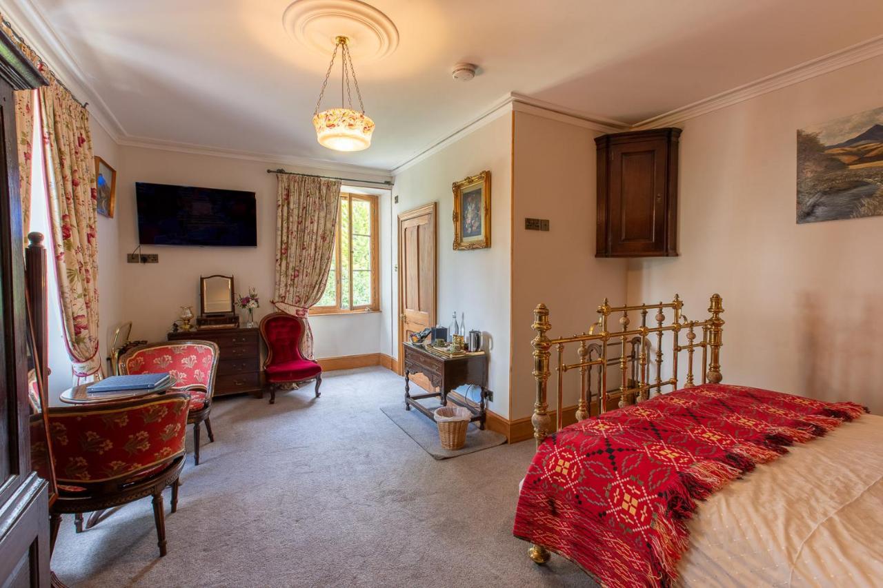 Taldraeth - Old Vicarage Guest House Penrhyndeudreath Екстериор снимка