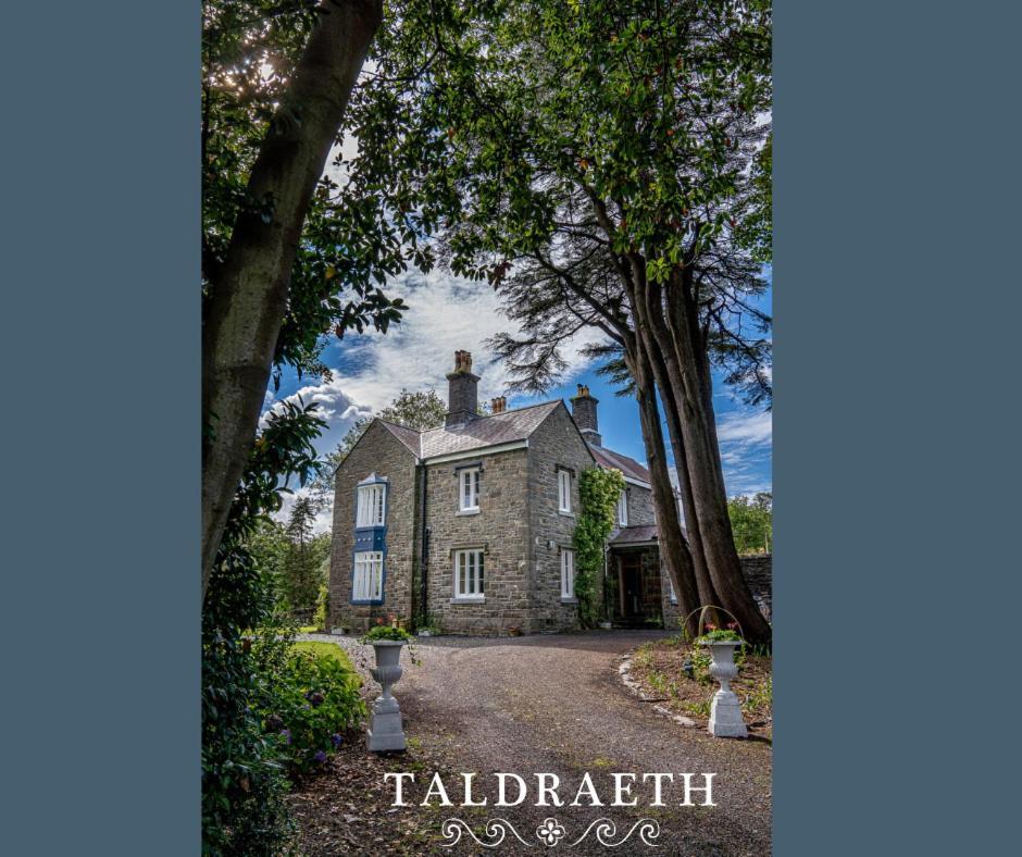 Taldraeth - Old Vicarage Guest House Penrhyndeudreath Екстериор снимка