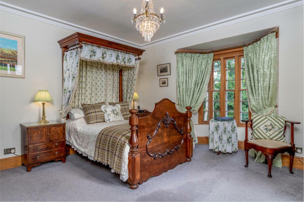 Taldraeth - Old Vicarage Guest House Penrhyndeudreath Екстериор снимка